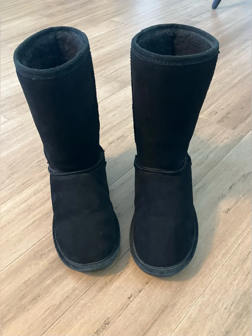 Bearpaw women black suede upper, wool blendlining leather footbed calfboots. 9